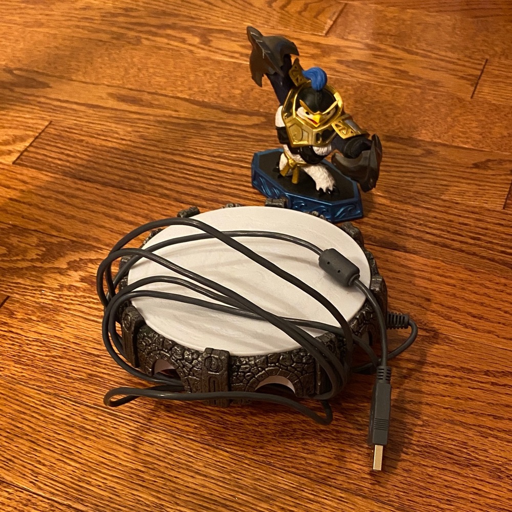3/$20 PS4 PlayStation 4 Skylanders Portal with Figure